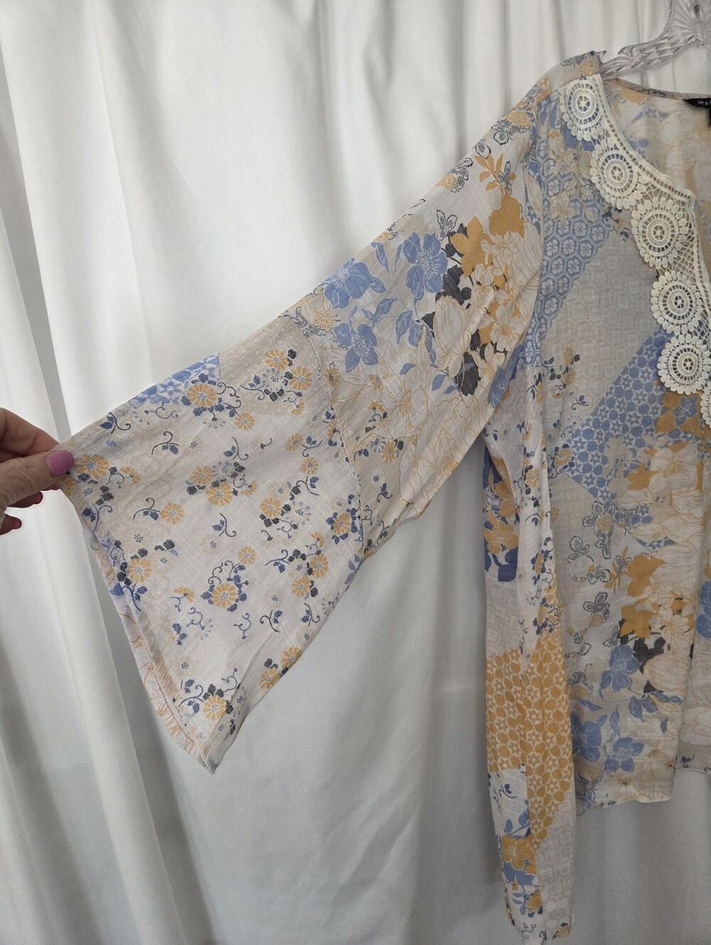 Zac & Rachel Patchwork Floral Tunic with Crochet V-Neck Sheer Blue/Cream Size 1X - Picture 5 of 8